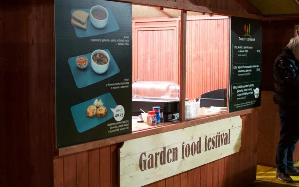 Garden Food Festival i v zimě? Proč ne, na Dolním náměstí si můžete dát třeba pštrosí guláš