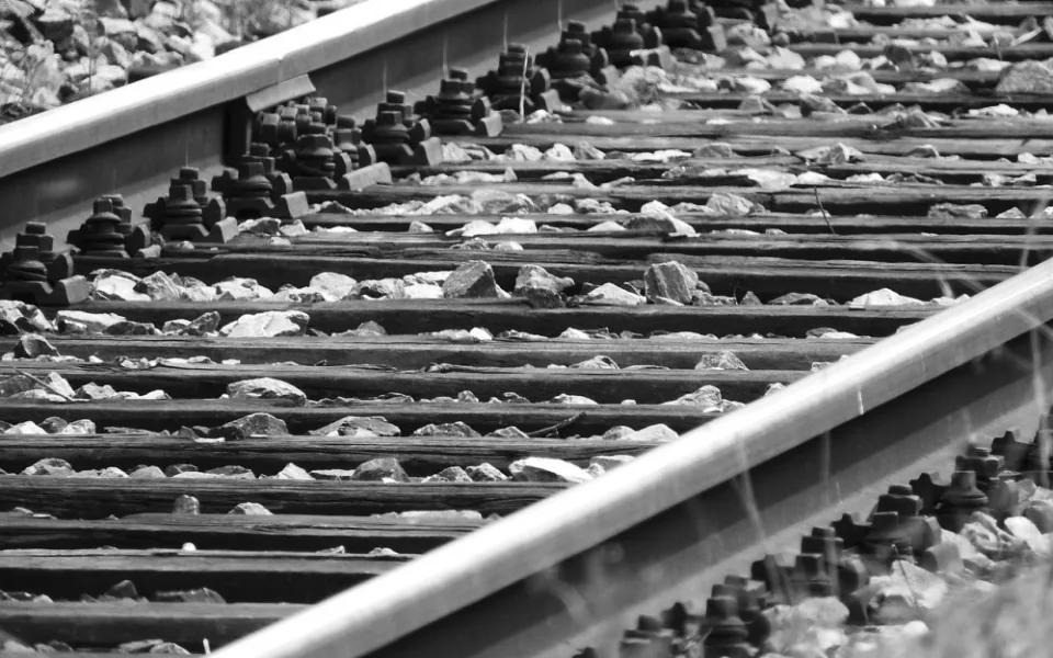 Další smrt na kolejích, třiačtyřicetiletého muže srazil vlak