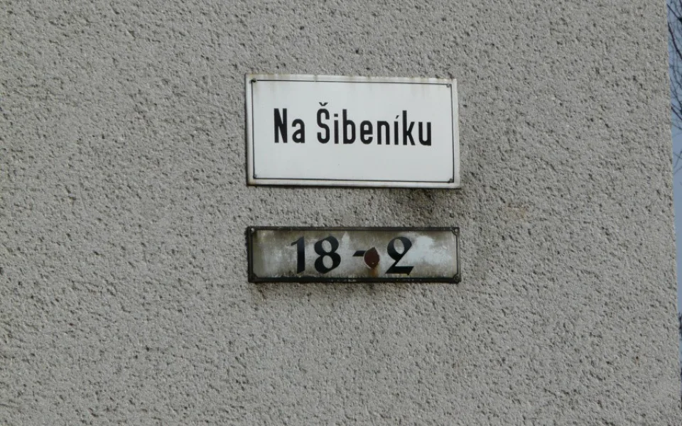 Poslední víkend v lednu nebudou sloužit autobusové zastávky na Šibeníku