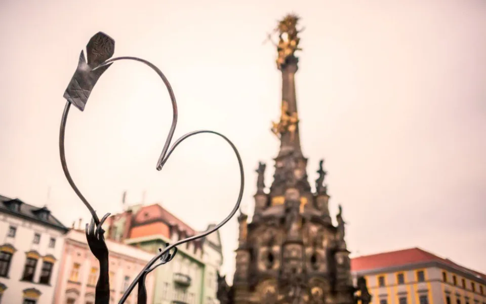 Valentýnské kovové srdce Olomouce už je zase na svém místě