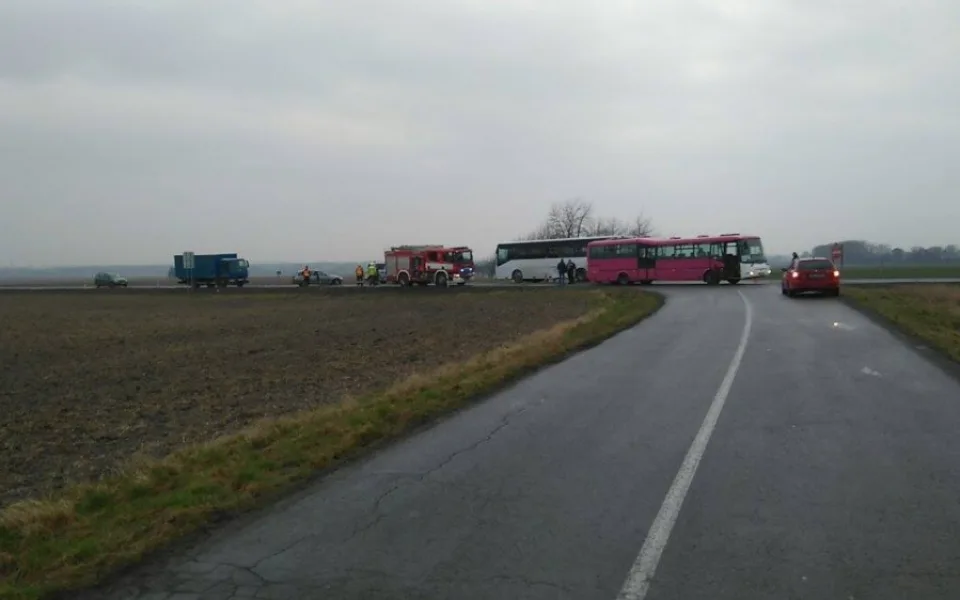 #drbnohled od Martina: Na Šternberské se střetly dva autobusy, tah je zcela neprůjezdný