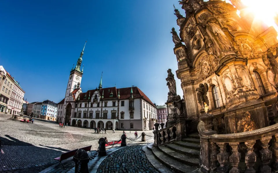 V sobotu se olomoucké Horní náměstí zaplní řadami aut, bude to kvůli plánu udržení městské mobility