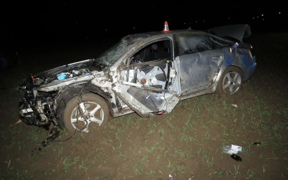 Opilý muž nezvládl u Sudkova své auto, s těžkými zraněními byl převezen do nemocnice
