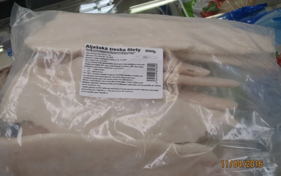 Nejdražší balení vody v obchodě? Mražené ryby z opačného konce světa