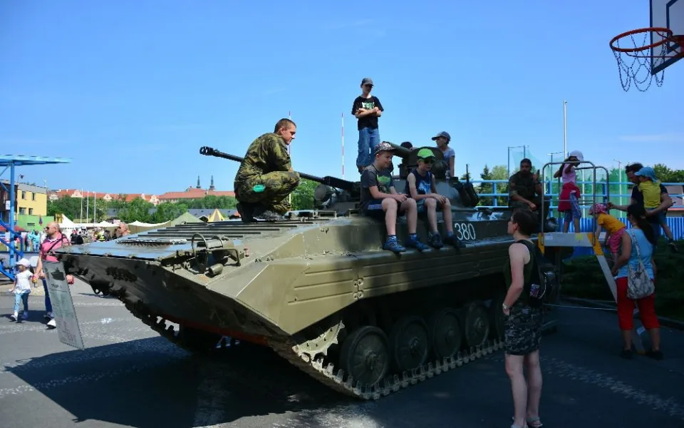 GALERIE: Dětský den s armádou na Lokotce se vydařil, koukněte na fotky