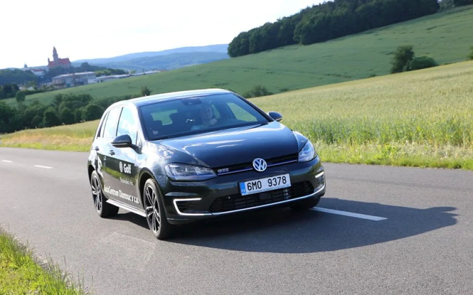 Autotest: Provětrali jsme hybridního Golfa v lesích Bouzovska
