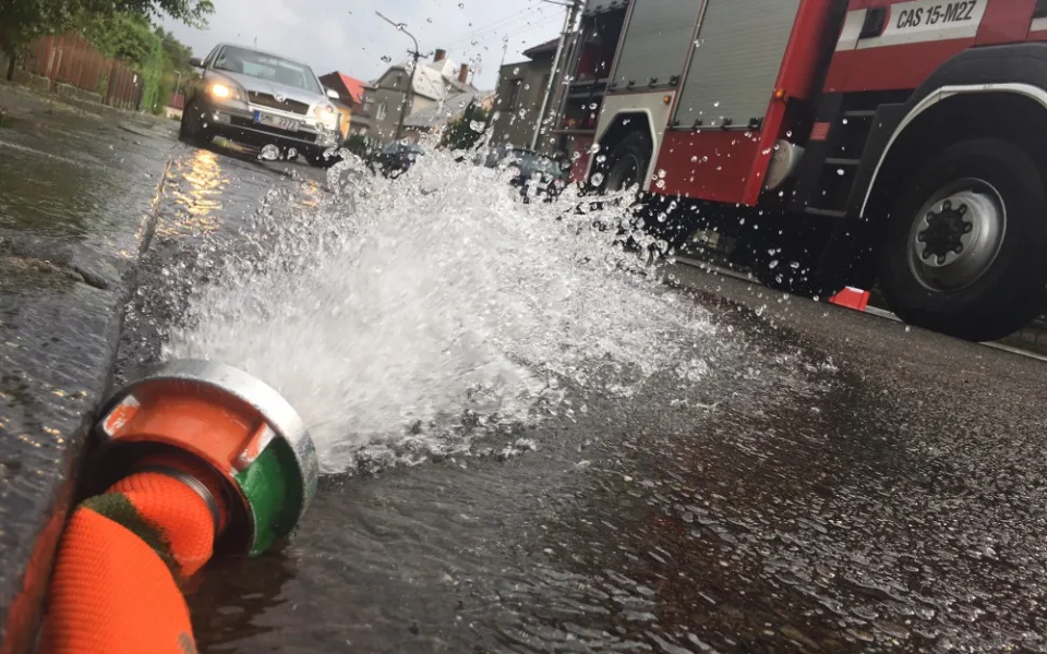 FOTO/VIDEO: Olomoucký kraj zasáhly silné deště, hasiči vyjíždějí k desítkám případů