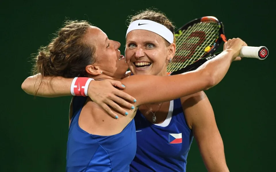 Šafářová se Strýcovou se radují po zdolání sester Williamsových