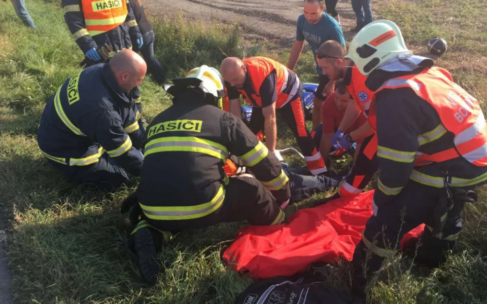 VIDEO: Černá neděle pro záchranáře – motorkáři bourali na Ecce Homo i u Bělkovic-Lašťan