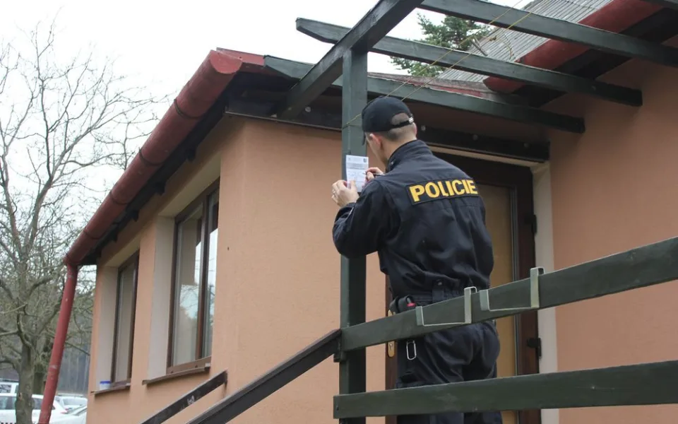 Policisté kontrolovali chatoviště. Na lístku nechávali rady chatařům, jak zabezpečit svůj majetek