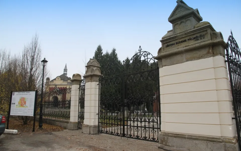 Vstup olomouckého hřbitova prošel opravou za více než milion, takto teď vypadá