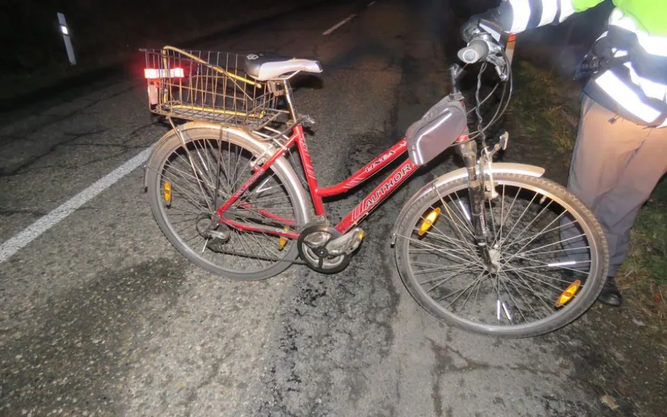 Policie vyšetřuje úterní smrt cyklisty. Hledají se případní svědci nehody