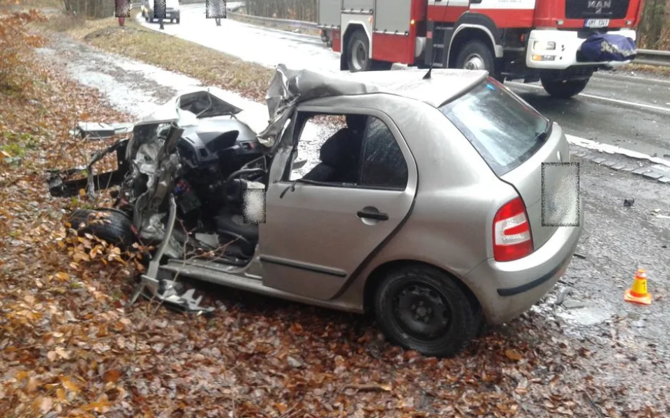 Na dálnici u Velkého Újezdu se střetlo auto s náklaďákem, řidič osobáku nehodu nepřežil