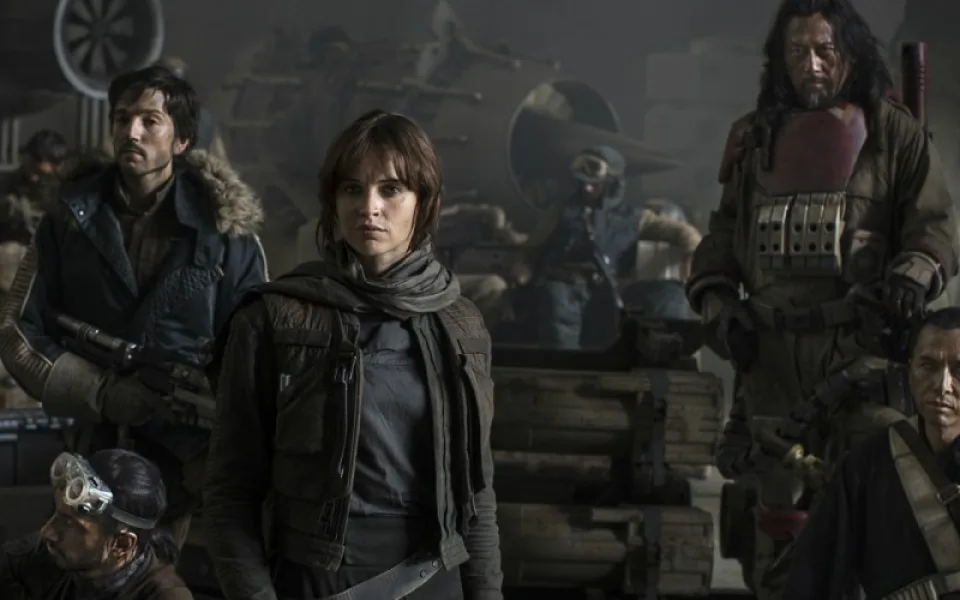 RECENZE: Je Rogue One plnohodnotný film hodný Star Wars univerza, nebo jen zbytečný krok stranou?