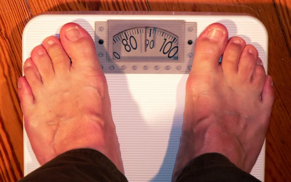 Obezita zabíjí i na silnicích. Otylí řidiči umírají při nehodách častěji než šoféři s normální hmotností