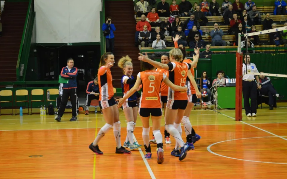 Volejbalistky zvládly bitvu na palubovce Prahy, domů si vezou hladkou výhru 3:0