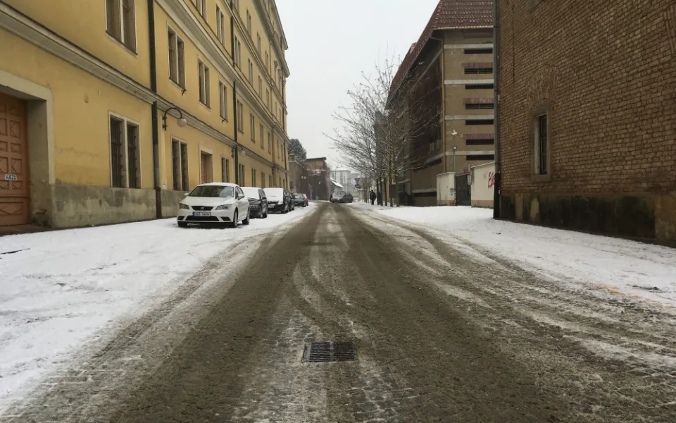 Silnice v kraji pokryl sníh, všechny jsou ale zatím sjízdné