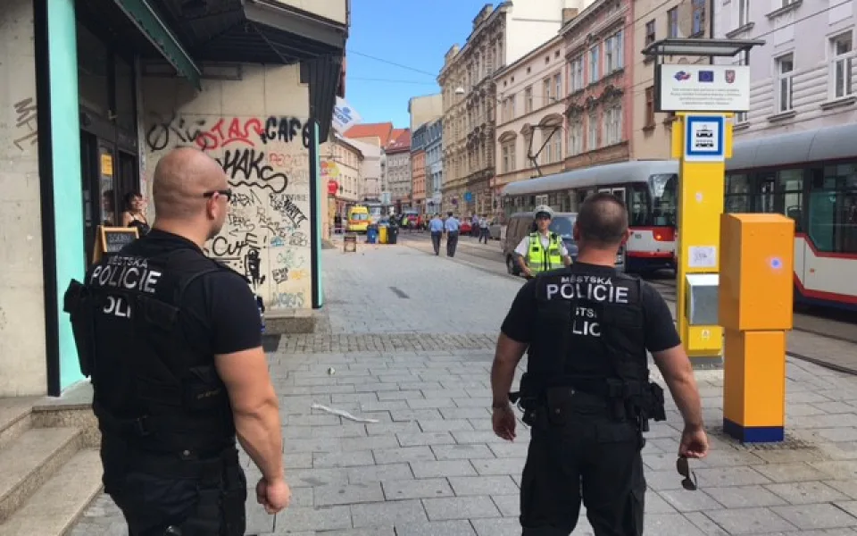Policie případ spadlé zdi v Pekařské ulici odložila, podle kriminalistů nemá jednoznačného viníka