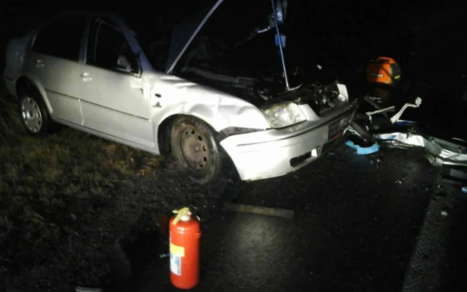 Při nehodě nákladního a osobního auta zemřel osmnáctiletý řidič