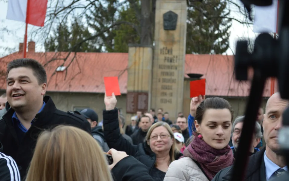 FOTO: Návštěva prezidenta v Hněvotíně potěšila všechny místní kromě dvou odpůrců