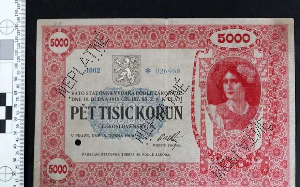 Kriminalisté našli historickou bankovku, která byla ukradená a následně vystavena na aukci