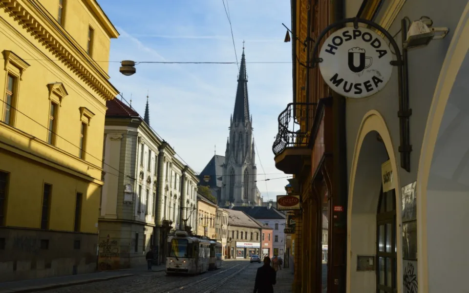 Oprava ulice 1. máje v centru Olomouce začne v dubnu. Tady jsou změny v hromadné dopravě