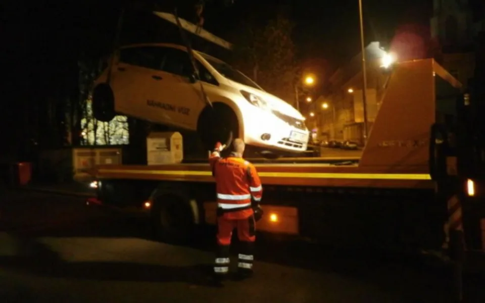 Řidiči nerespektují dočasné dopravní značení umístěné kvůli rekonstrukci ulice 1. máje