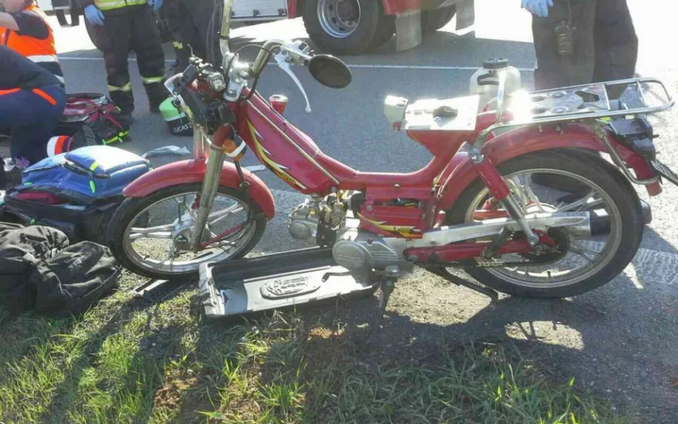 Řidič motocyklu nepřežil srážku s nákladním automobilem