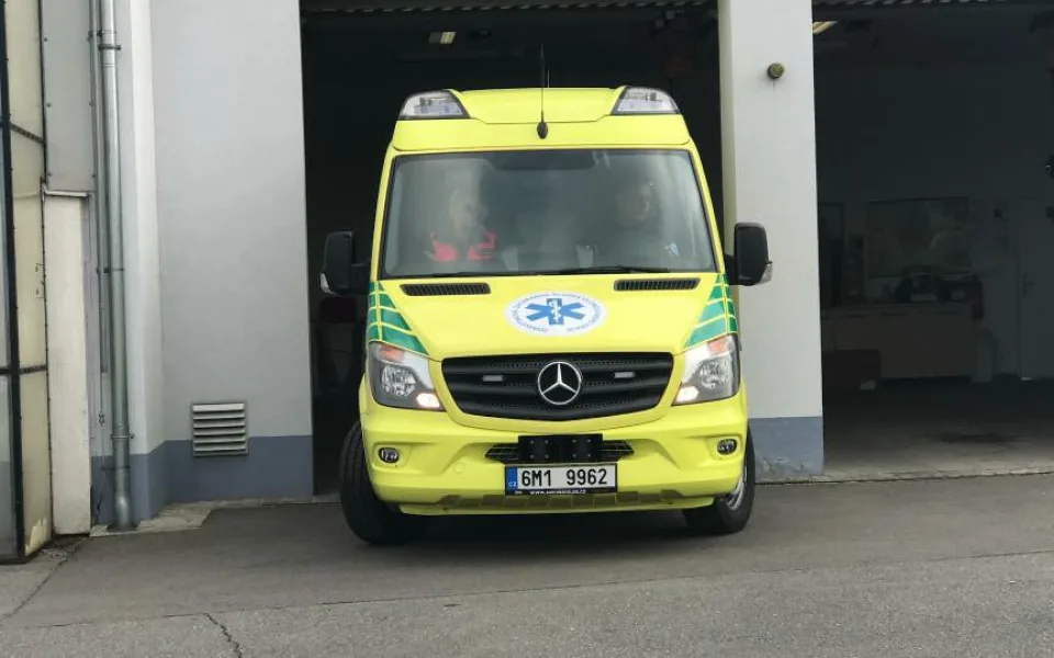 Autobus v Olomouci přejel muže, ten skončil s vážným zraněním v nemocnici