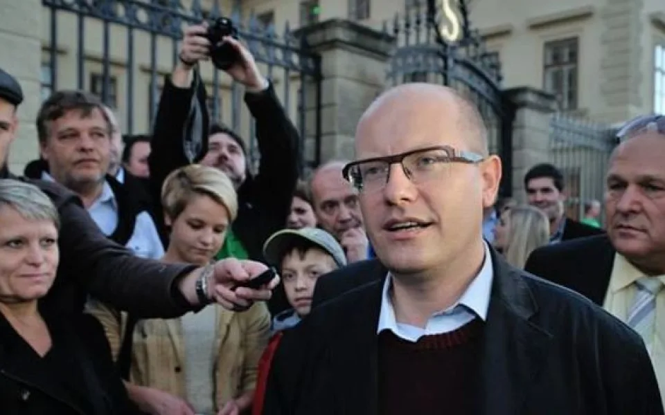 Sobotka stáhl návrh demise, navrhne Zemanovi odvolání Babiše