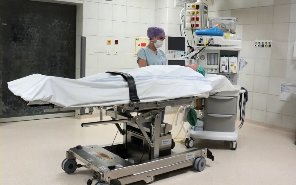 Nemocnice Šternberk nově operuje na moderním operačním stole