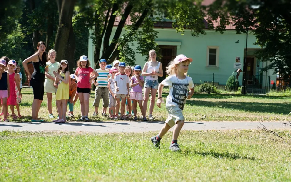 Máte poslední možnost přihlásit své ratolesti na letní vědecký tábor. Uzávěrka je ve středu