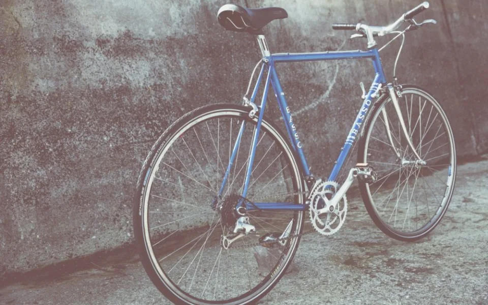 Cyklistka jela v noci po středu cesty, nadýchala více jak tři promile