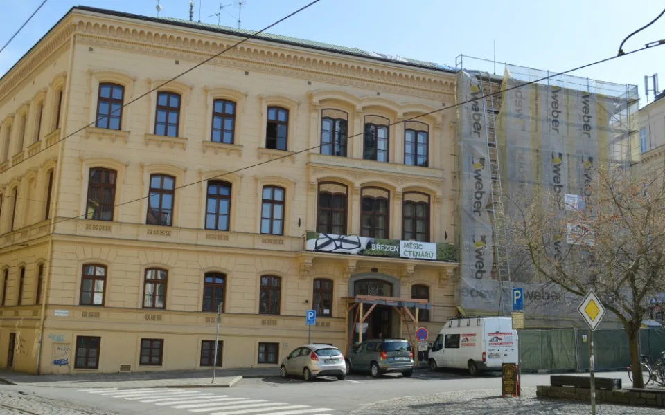 Oprava střechy městské knihovny v Olomouci skončila dřív než bylo v plánu