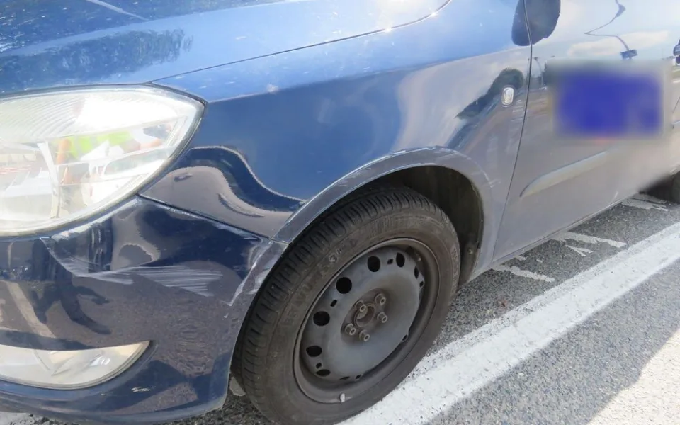 Řidič srazil na přechodu seniora na kole, který mu náhle vjel do cesty