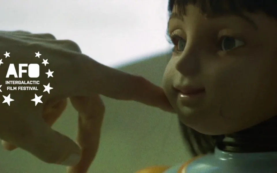 VIDEO: Elektrizující lovestory lidí a robotů. Podívejte se na emospot z AFO52