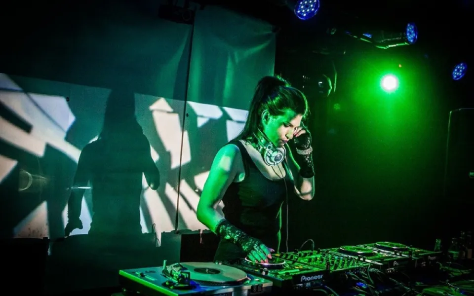 Čtvrtý ročník multižánrového festivalu Letiště se ponese v duchu art & party