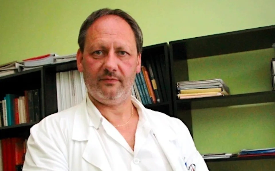 Olomoucký lékař vymyslel meziobratlový implantát z titanu