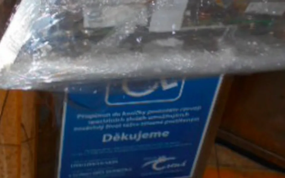 Chlapci se snažili vybírat peníze ze zapečetěné kasičky pro handicapované, chytila je ostraha