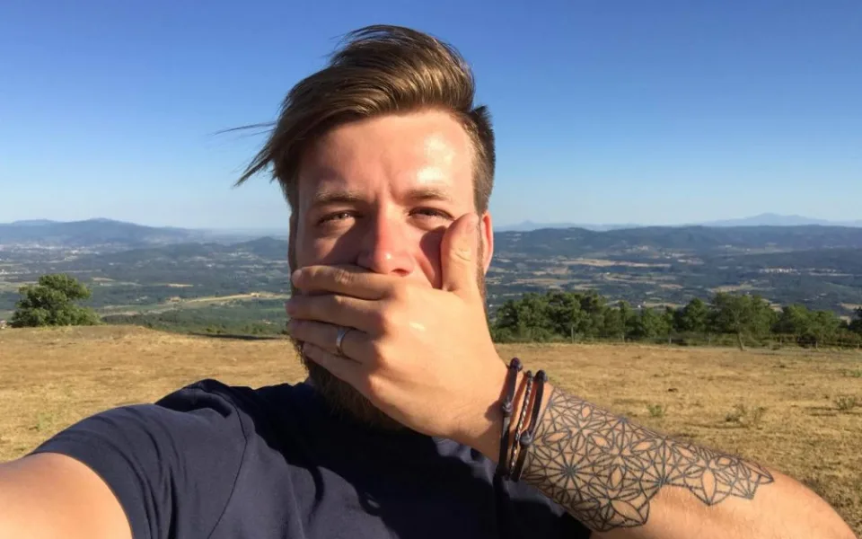 LETNÍ FOTOSOUTĚŽ: Posílejte drbňácké fotky z dovolené a vyhrajte jízdu ve Ferrari