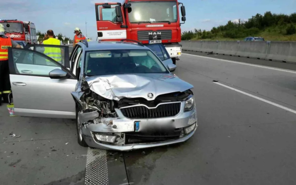 Nehoda čtyř aut na dálnici u Lipníku nad Bečvou si vyžádala tři zraněné
