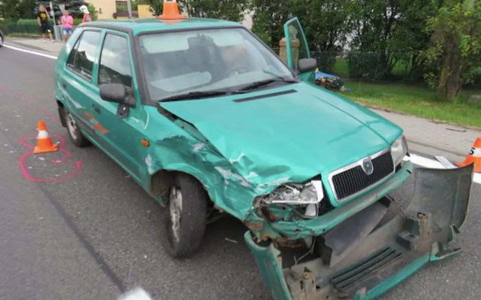 Opilá řidička nedala přednost při odbočování a srazila se s protijedoucím autem