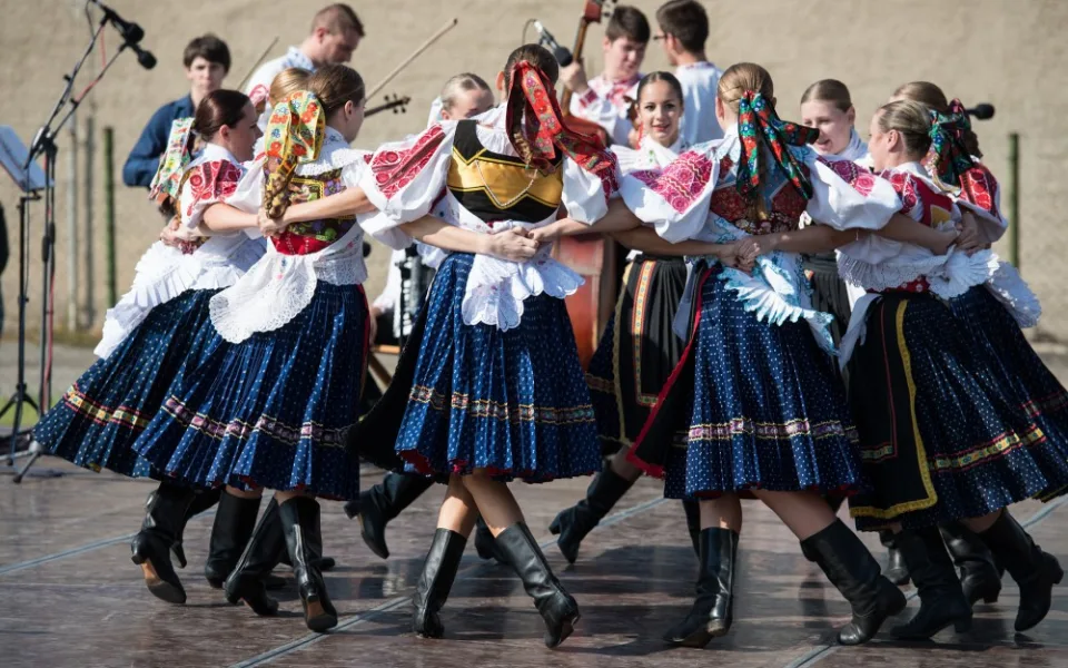 Šumperk obsadily folklorní soubory z celého světa. Začal zde mezinárodní festival