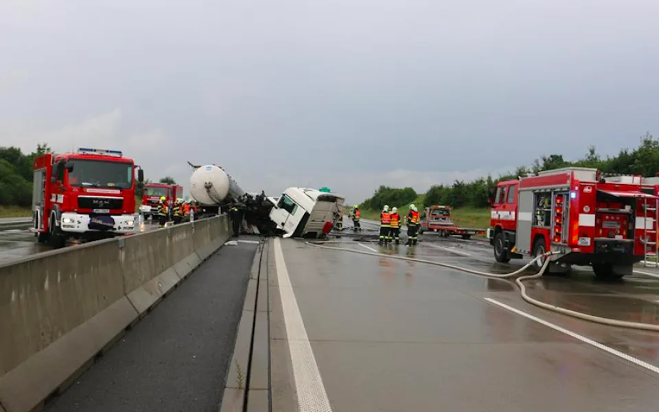 Účet za nehodu cisterny na D1 se vyšplhal na téměř půldruhého milionu