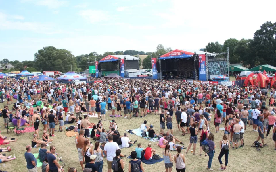 FOTOGALERIE: Festival HRADY CZ na Bouzově nabídl krásné počasí a skvělý line-up