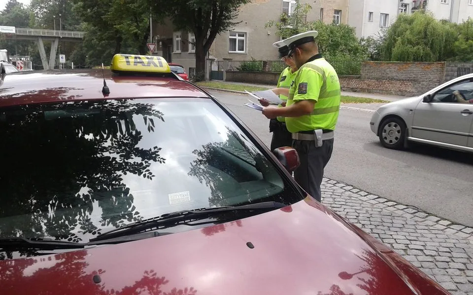 Policisté se v Olomouci zaměřili na taxikáře. Přestupky se týkaly hlavně technických stavů vozidel