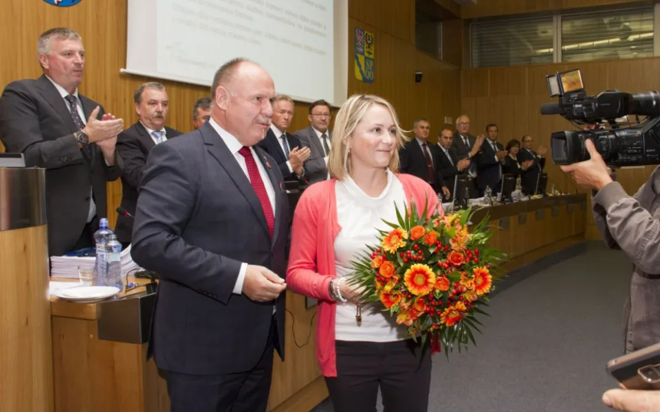 Hejtman vyznamenal Darinu Nešporovou, učitelku školky, která zachránila život čtyřem dětem