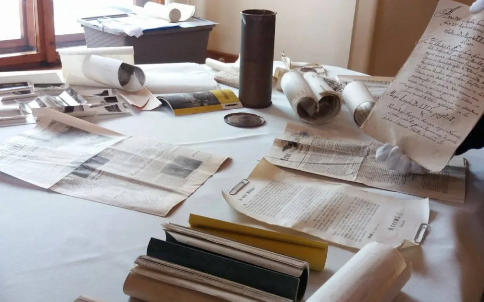 FOTO: Rekonstrukce radnice odhalila vzácný kus historie. V tubusu město nalezlo archivní listiny