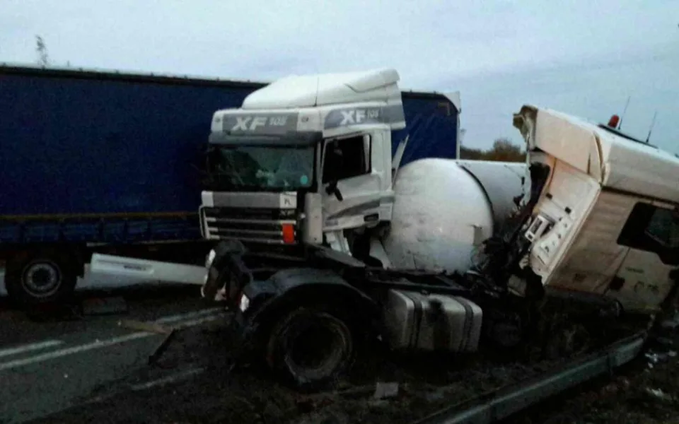 AKTUALIZOVÁNO: Doprava na dálnici u Přáslavic je odkloněna na starou cestu