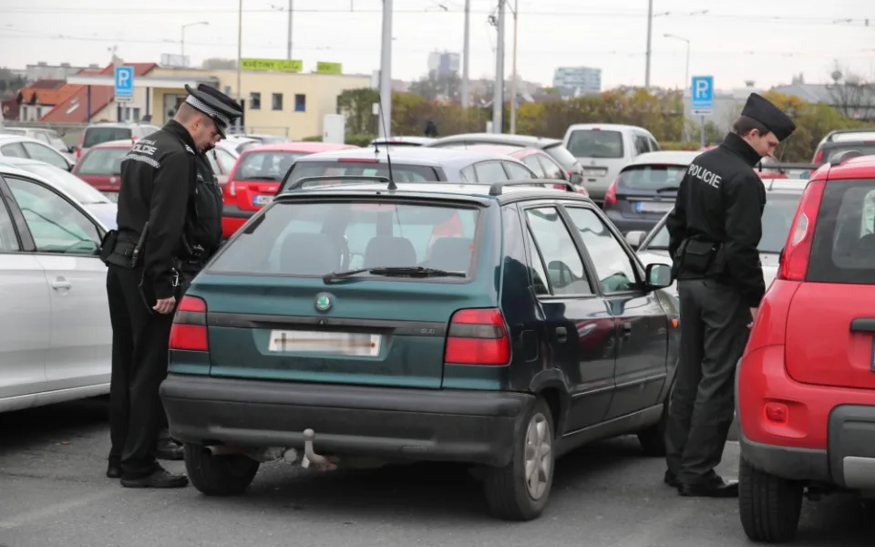 Policisté se o dušičkách zaměřili na řidiče, udělili pokuty za šedesát tisíc korun